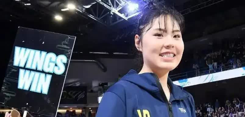 下面是一条关于中国女篮姑娘李月汝的坏消息！据悉，达拉斯飞翼中锋李月汝已经对受伤的