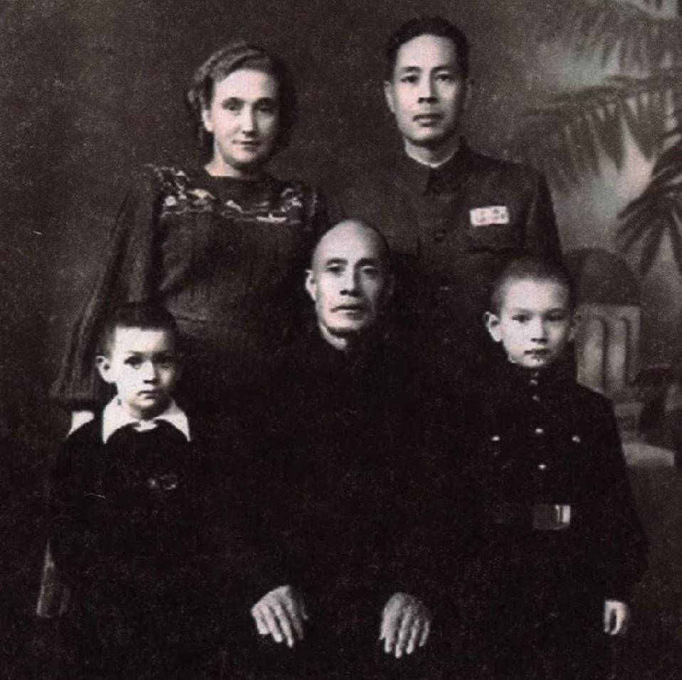 1964年，有关部门赶来哈军工，告知空军工程系主任唐铎少将：“现在给你两个选择，