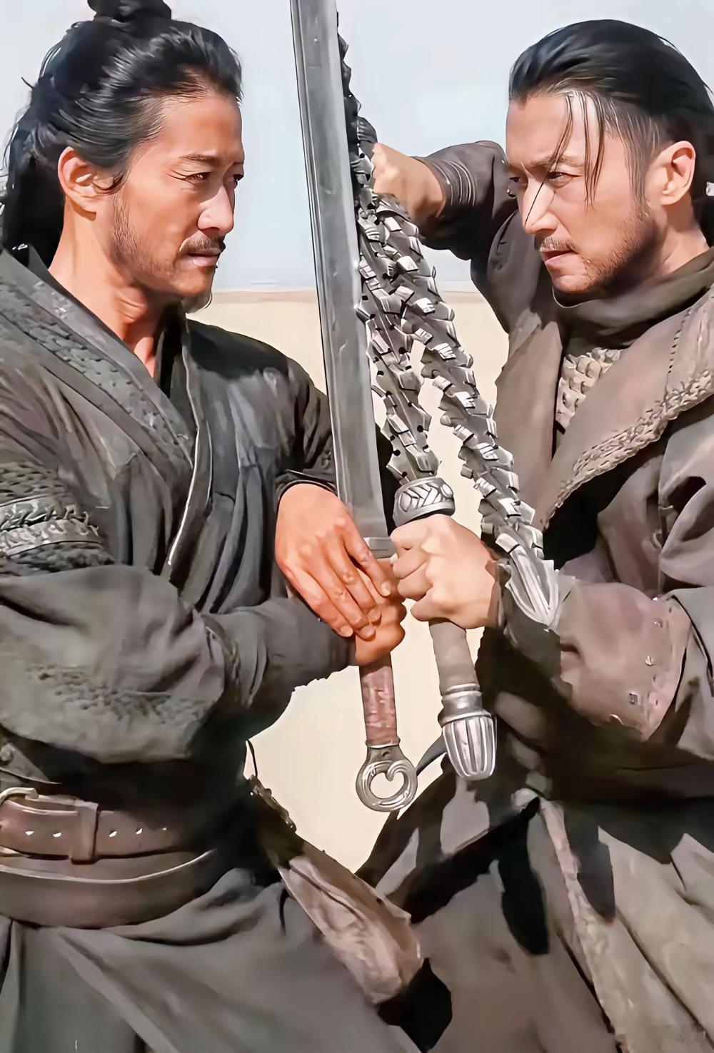 现在我最不理解的就是吴京了。《镖人》这部电影为啥都选年龄大的62岁的李连杰进组不