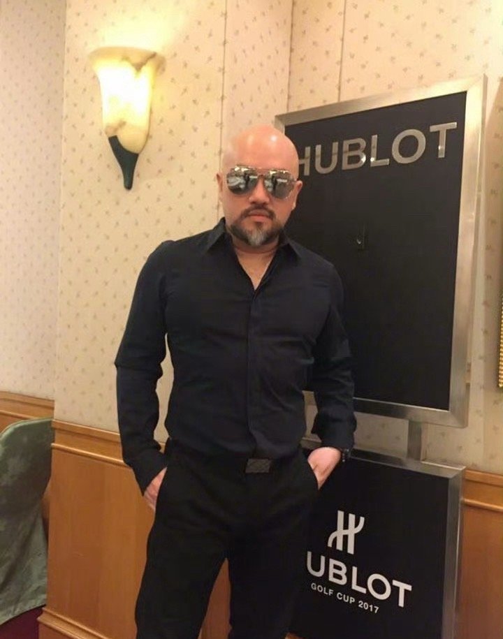 爱妻刘真离世后，一直沉潜在家的辛龙，时隔5年首度现身直播电台节目《夜光家族》