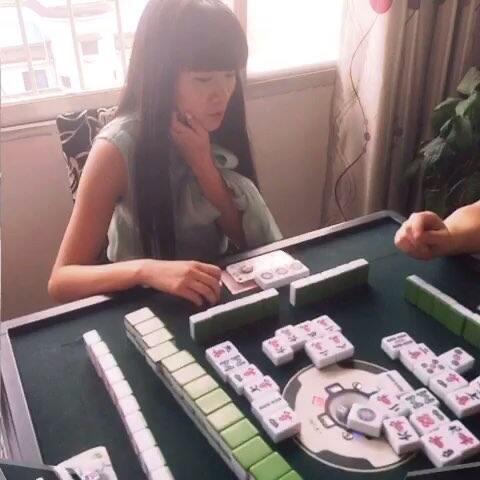 我开了20年麻将馆今天掏心窝子说一句：打麻将的人，其实全是输家先算金钱账。今
