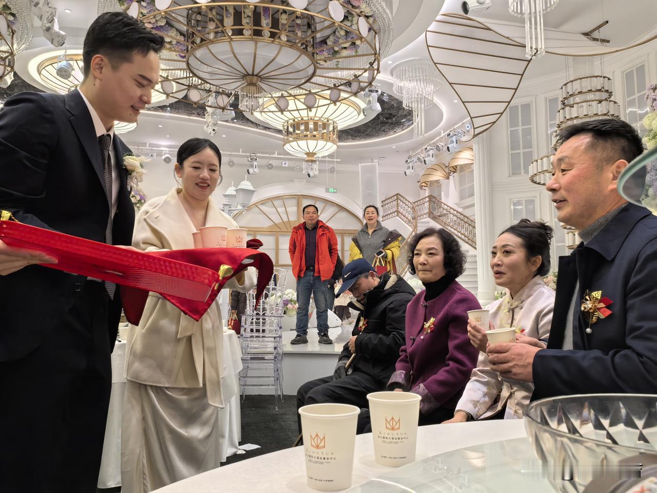 婚宴之后的敬茶环节