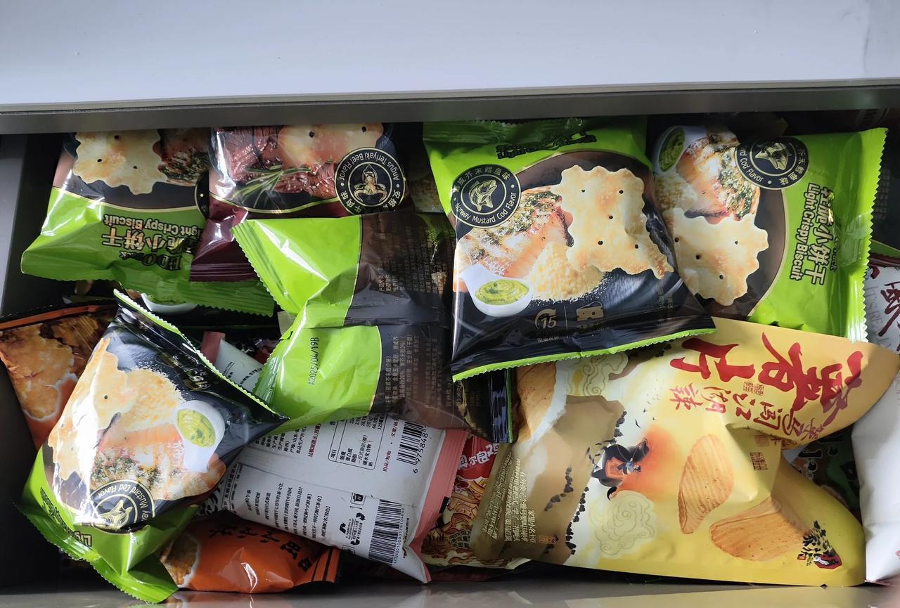儿媳样样都好，就有一点不好：太爱买零食。如果她买了都吃了，那也是无可厚非，毕竟