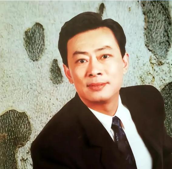 当年，王诗槐离婚后，和有智力残疾的儿子相依为命，一天朋友告诉他一个消息:“你的初