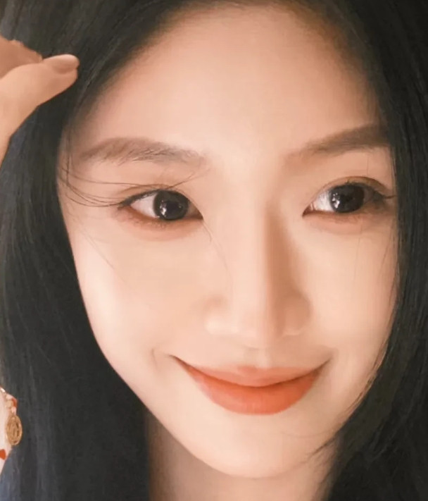 撩到女生脸红心跳的情话：1、男：我最近很喜欢一项运动。女：是什么运动？男