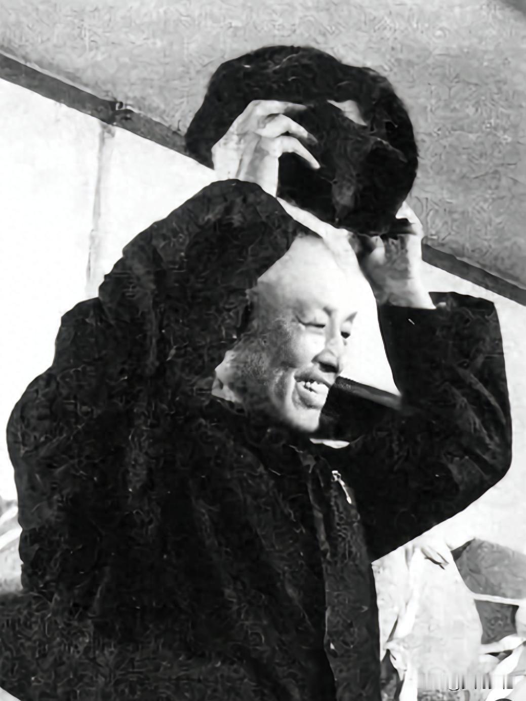 1975年周养浩特赦后执意赴台投蒋，刚动身老蒋就病逝，结局太扎心1975年