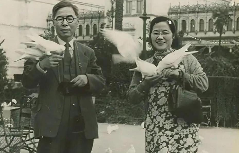 1936年，北大教授陈西滢冲进外国同事的房间，看见了妻子凌叔华衣衫不整地坐在床上