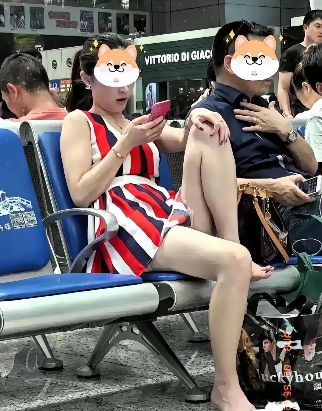 “这也太大胆了吧”在一车动车站候车室，一女子坐在椅子等车，可能是坐久了，直接把鞋