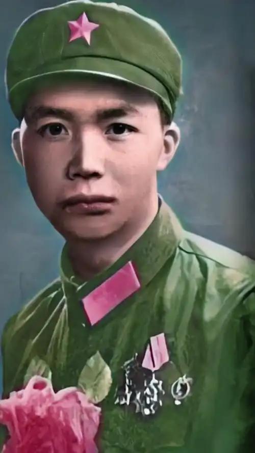 1979年，士兵高华忠接到死命令：掩护全营撤退。战斗结束，任务完成，营部点名，他