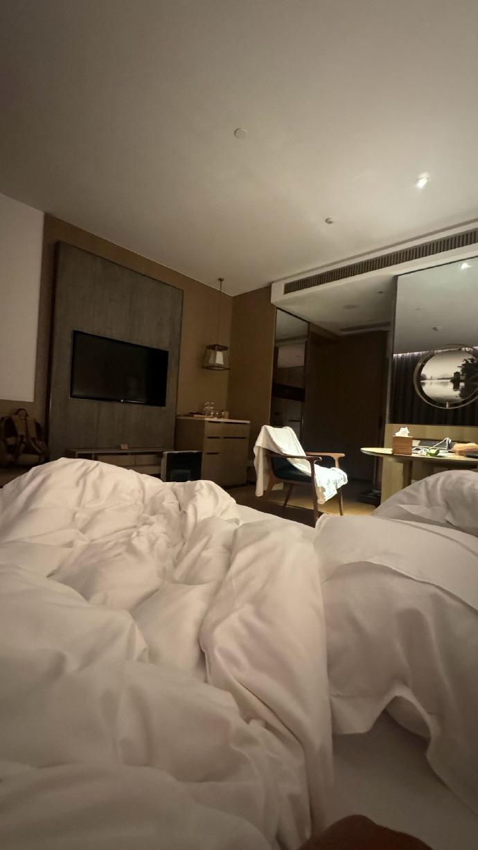 酒店老板倒贴钱只求租客搬走：善良从不是任人欺负的理由“只要他们肯搬走，欠的