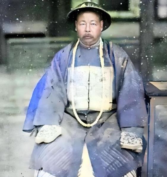 1996年，左宗棠曾孙想回上海，写信给市委，请求分一套低楼层的房，谁料，