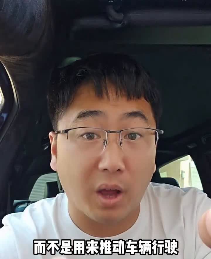 同样120的时速，电车的电量哪怕再多也经不起长时间的高速驾驶。反观油车只要有油就