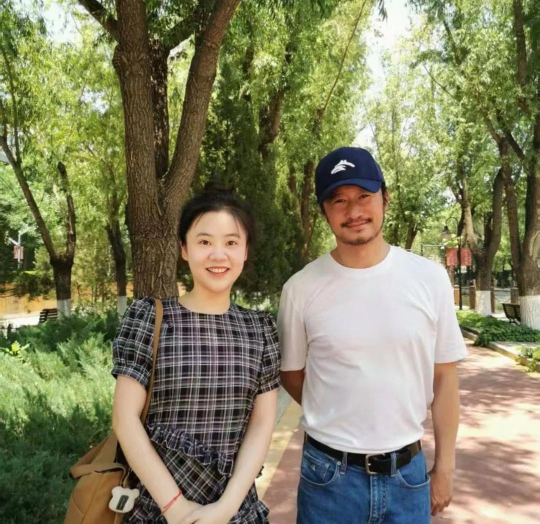吴京旁边女的是谁？非常有气质