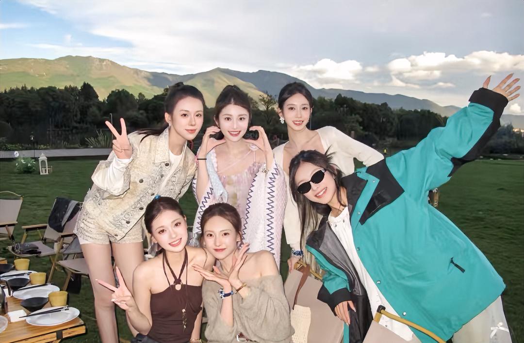 《心动的信号》番外，卢远穿王乐晨外套和其他女嘉宾合照，真的太耐人寻味了。分析了