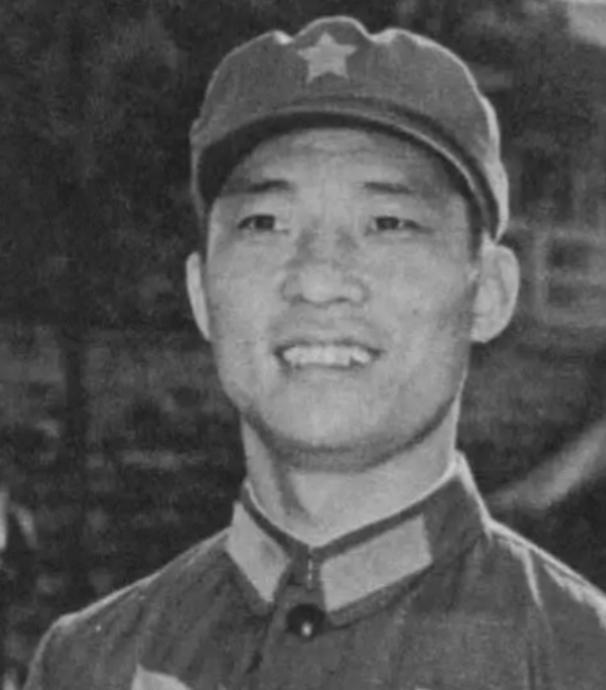 1951年，美军20辆坦克向志愿军阵地冲去，可炮兵却没接到开炮的命令。危急时刻，