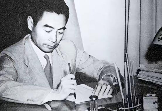 1956年，军委会议，钱学森提出中国应组建“火箭军”，周总理却摇头说：“这名字太