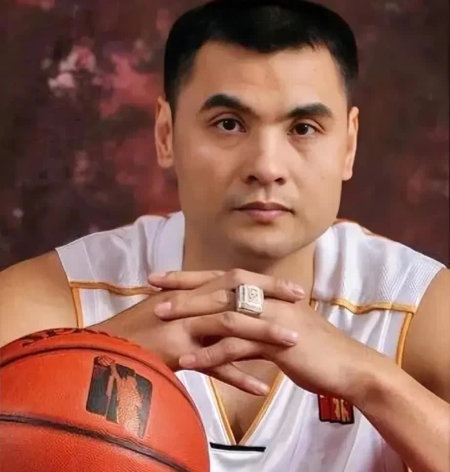 刘玉栋直言：近年来，东方大国男篮战绩不佳，主要是队里有几个“难搞”的人。
