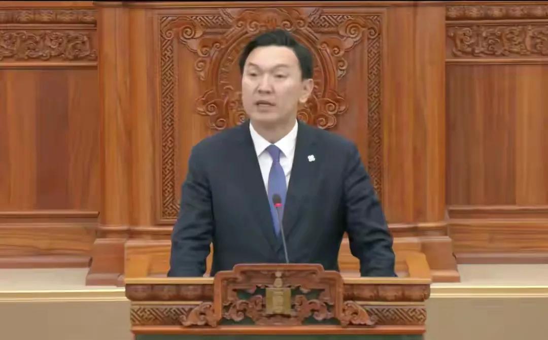 乌其尔勒担任蒙古国第35任总理，前总理赞丹沙塔尔之前要对力拓集团股份重新分配的方