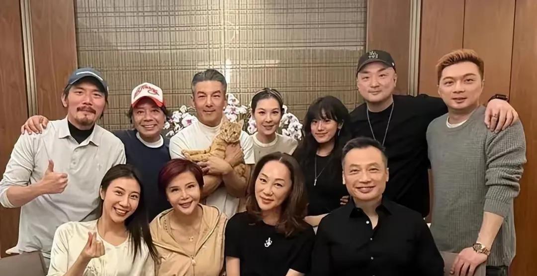 爷爷两房孙子辈的现状让网友操碎了心！大儿子当年海外镀金归来，直接接手家族上海生意