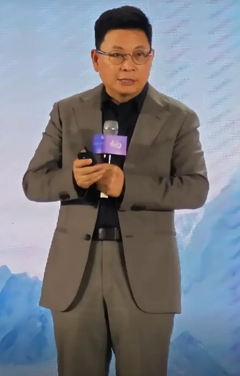 终于搞清楚了，为什么余承东急着推鸿蒙6系统？原来他刚卸了车BU董