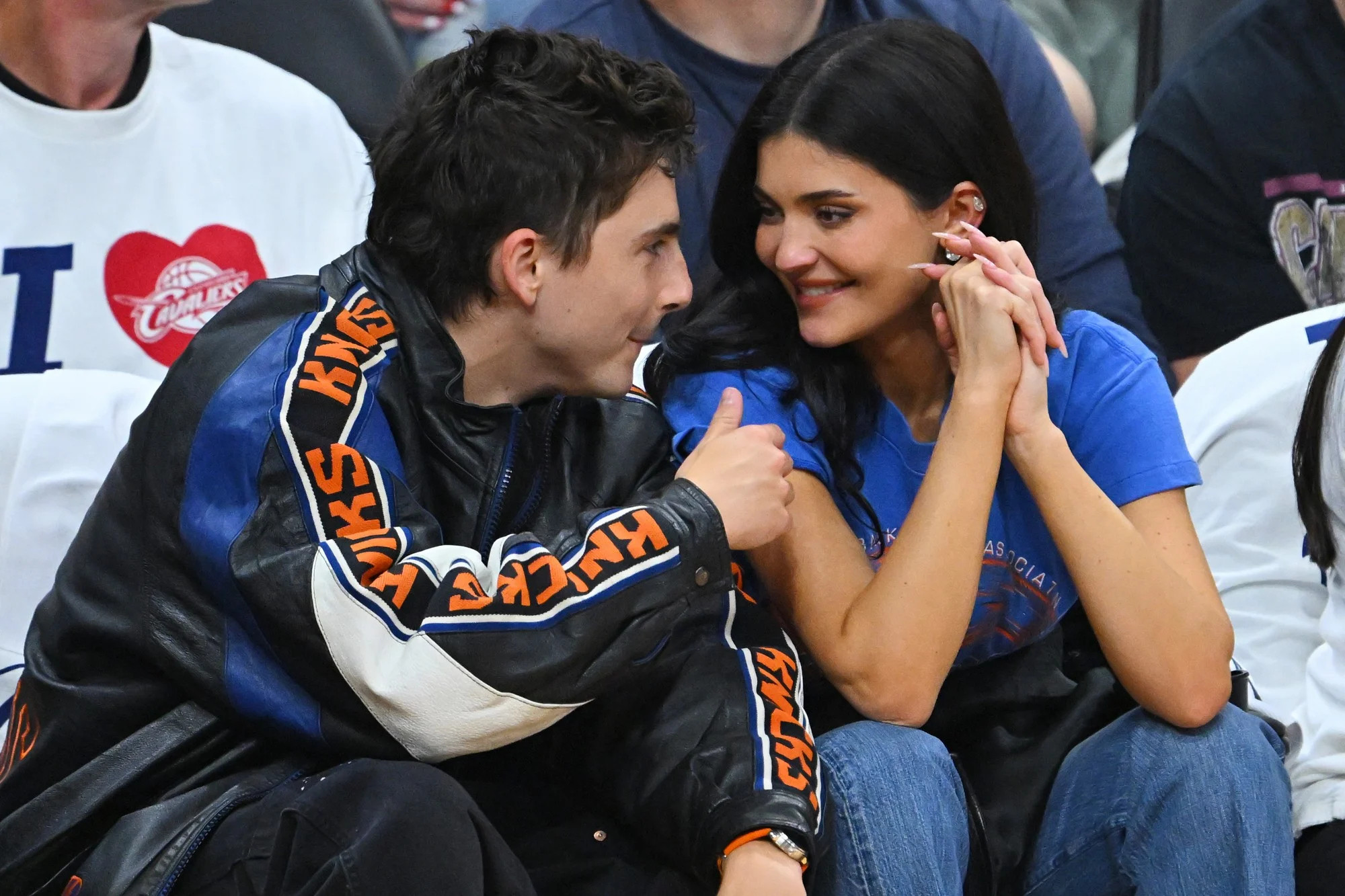 KylieJenner和男友TimotheeChalamet25日克利夫兰