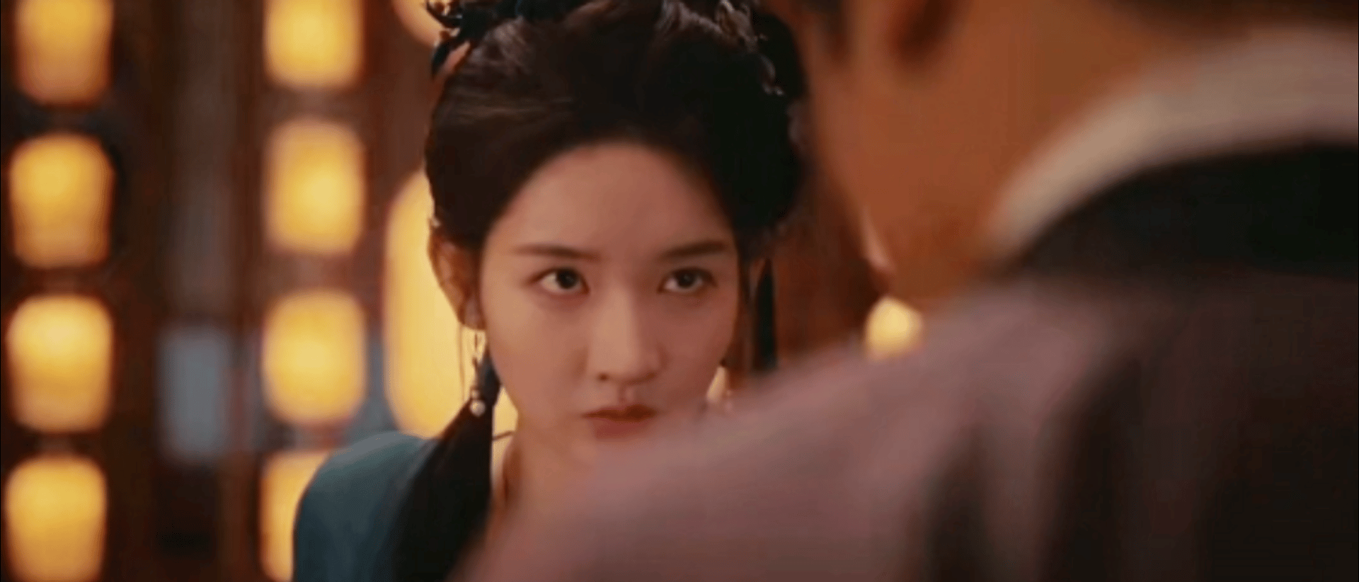 糊人作妖的瓜不感兴趣不过王鹤润古装确实比鼻大眼小的王玉雯好看一点儿.显然凌河女主