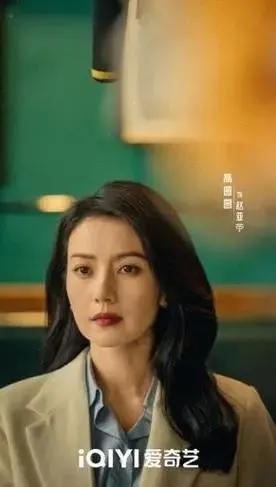 燕平国安副处长杨光（张鲁一饰）与神秘女商人赵亚苧（高圆圆饰）在核电机密案中双面博