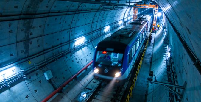 今天，整个西方都在盯着长江底！89米深处，中国干了一件大事！“基建狂魔”再次