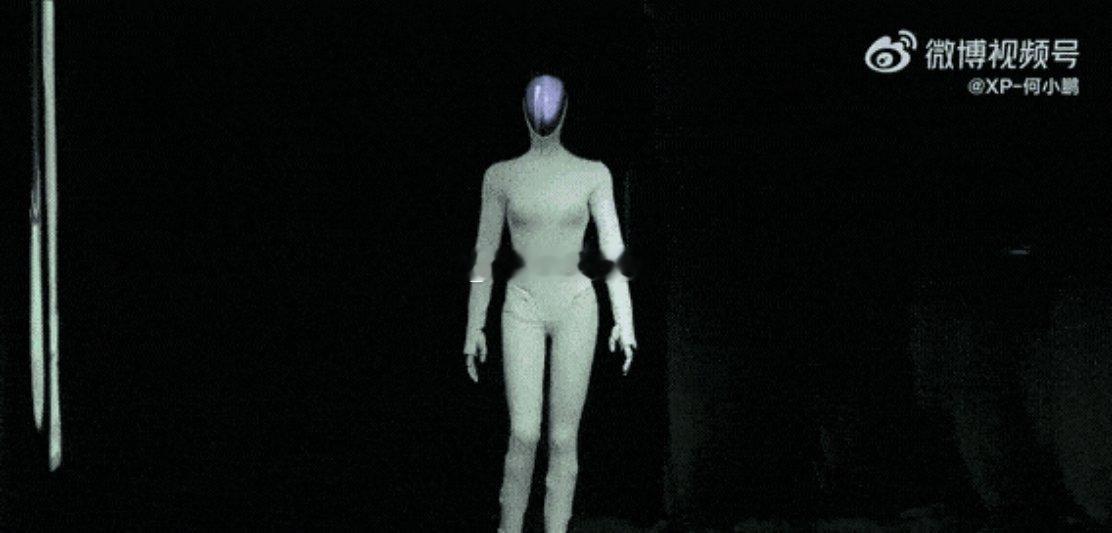 小鹏机器人“猫步”惊艳全场！网友疑是真人，何小鹏四字回应暗藏玄机昨日，第七届小