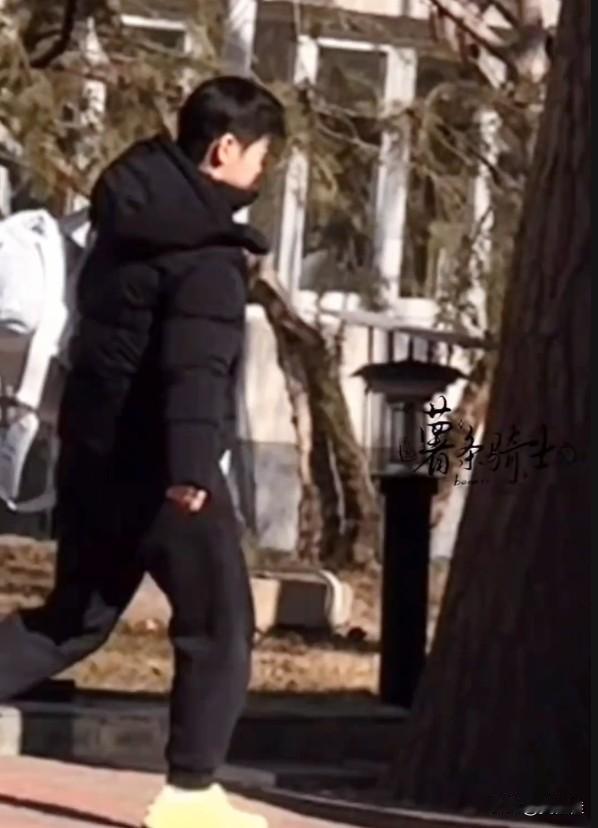 大年初一，大家还在过年休息，孙颖莎已经准时上训，全力备战接下来的比赛了。别人