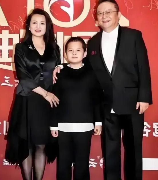 1997年，王刚花200万送女儿出国留学，没想到她却要嫁给老外，王刚极力反对，不