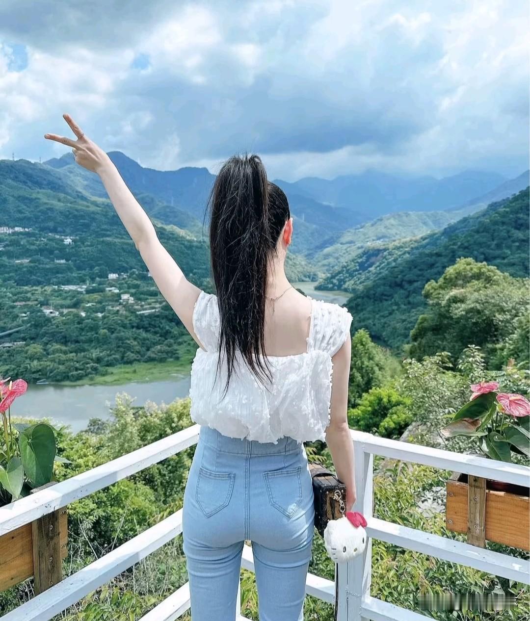 背影女神气质美女完美身材紧身牛仔裤