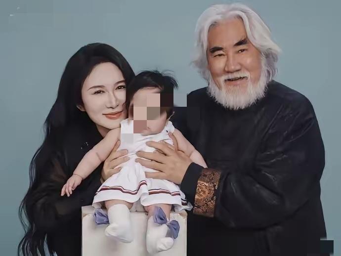 对着1岁婴儿喊“丈母娘”“等你长大就娶你”，这哪是玩笑？分明是把恶意包装成梗的冒