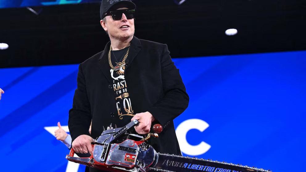 【马斯克密集点赞中国AI】马斯克对所有人工智能公司放狠话近期，特斯拉与xAI创始