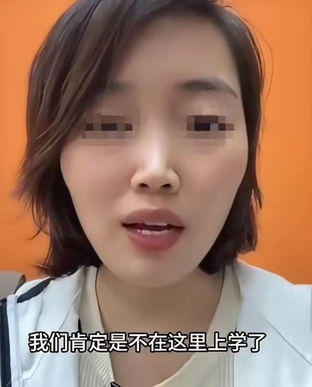 这波操作真的看傻了！家长带着律师连看三遍监控，愣是没找到自己说的“指控证据”，却