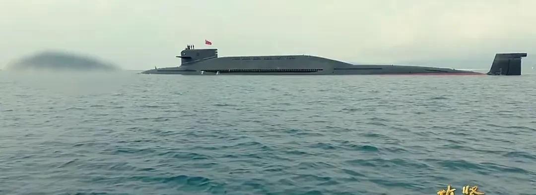 094A的龟背，何时能够消失？近日，央视公布了改进型094A战略核潜艇的视频。
