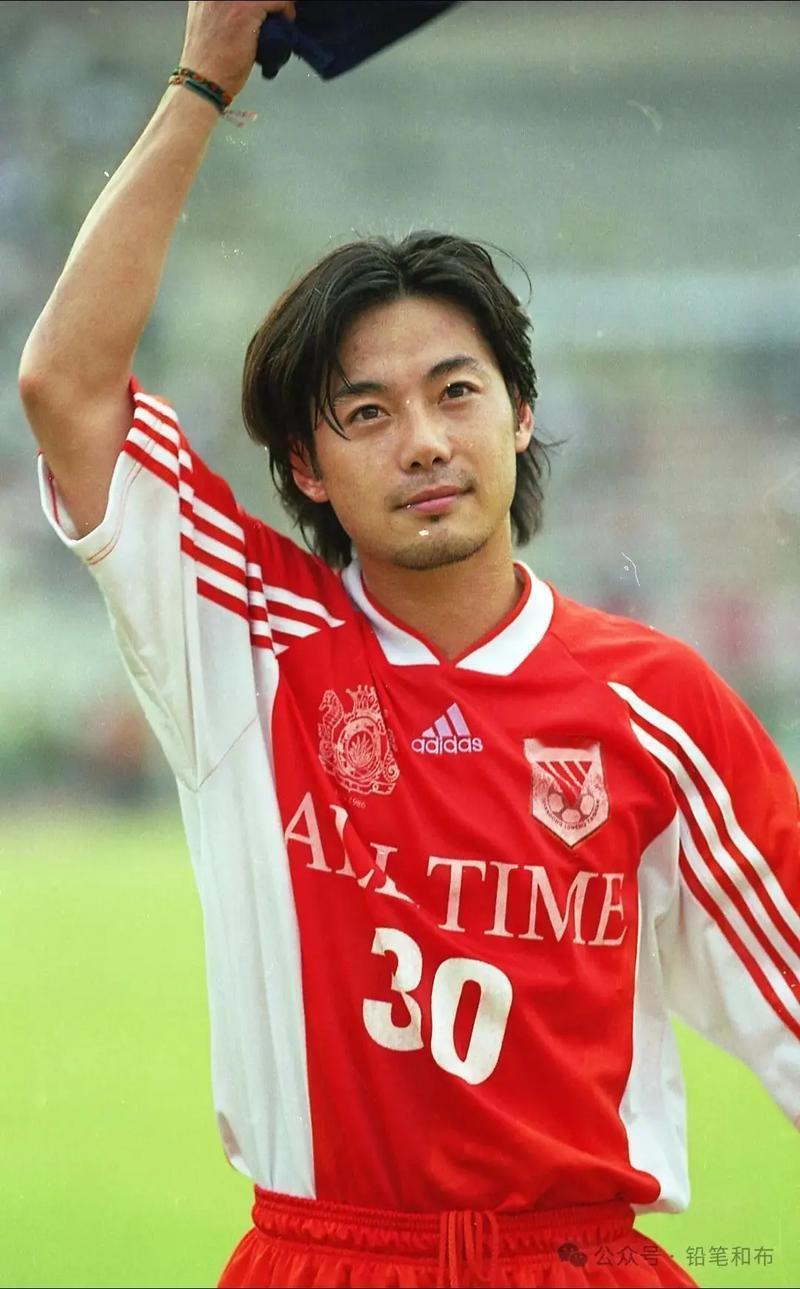 1998年，金正男把鲁能队长袖标给了一个北京内援1998年，济南。韩国教头金