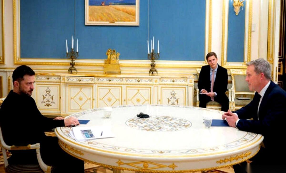 88万人，裁到60万。就这一句话，我愣了半天。这不是在裁某个公司的员工，这是