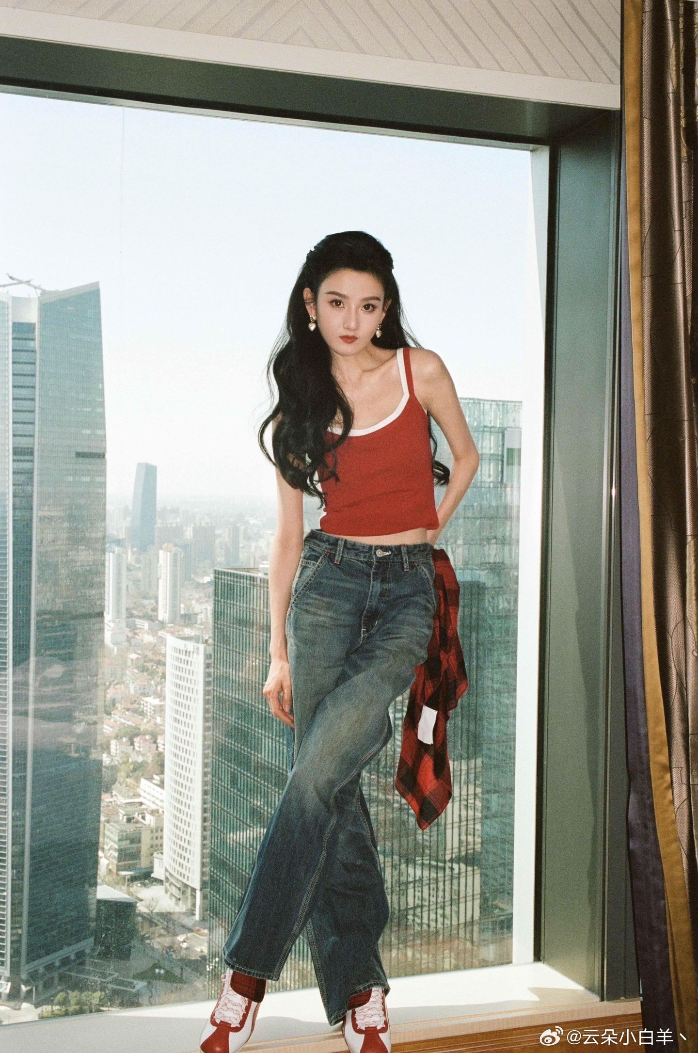 宋祖儿好啊，那就和你一起去闻闻新鲜的春天气质穿搭女神降临