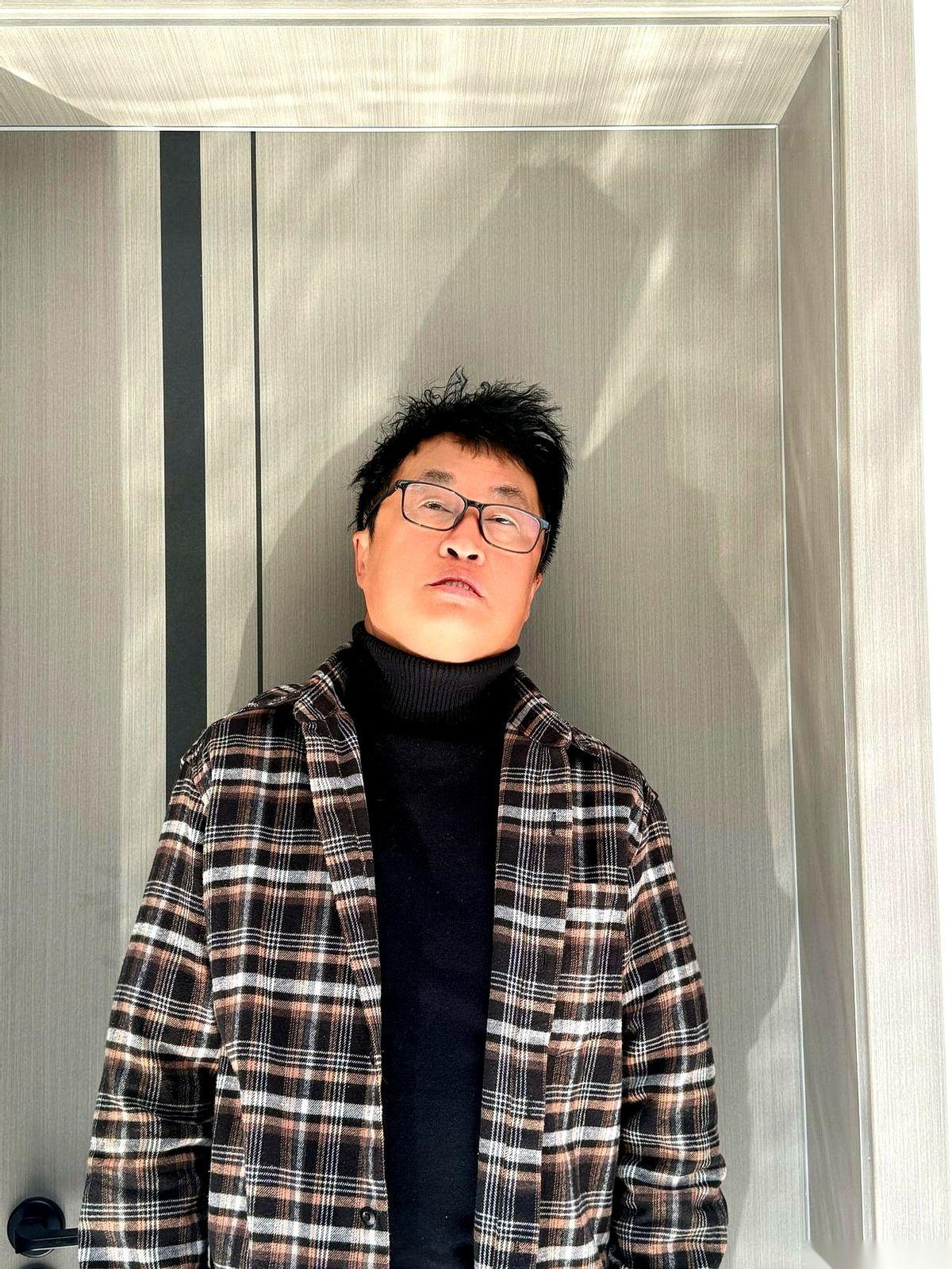 我勒个去！看到这大哥的征婚启事，我直接一个大写的“服”字杵在那儿。56岁，国企