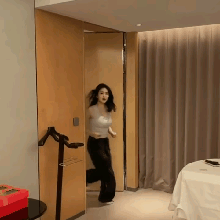 谁懂啊，白鹿真的太搞笑了哈哈哈哈为了吃完全不顾形象，这下好了，“圆润”的真相藏