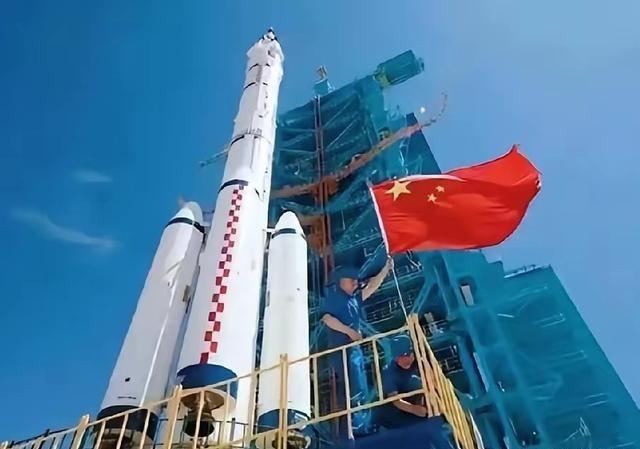 美国军方的中国问题专家曾提醒白宫，中国最缺的高端芯片，光刻机。在十五五规划里一次
