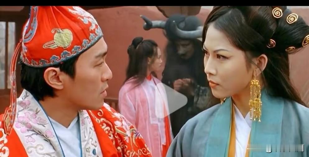 蔡少芬年轻的时候的造型真的算美的。她脸上有肉和没肉简直判若两人，有点肉特别美