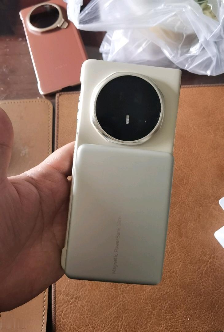 作为已经把荣耀MagicV5作为主力机的用户，这可能是目前市面上最轻薄的大折叠