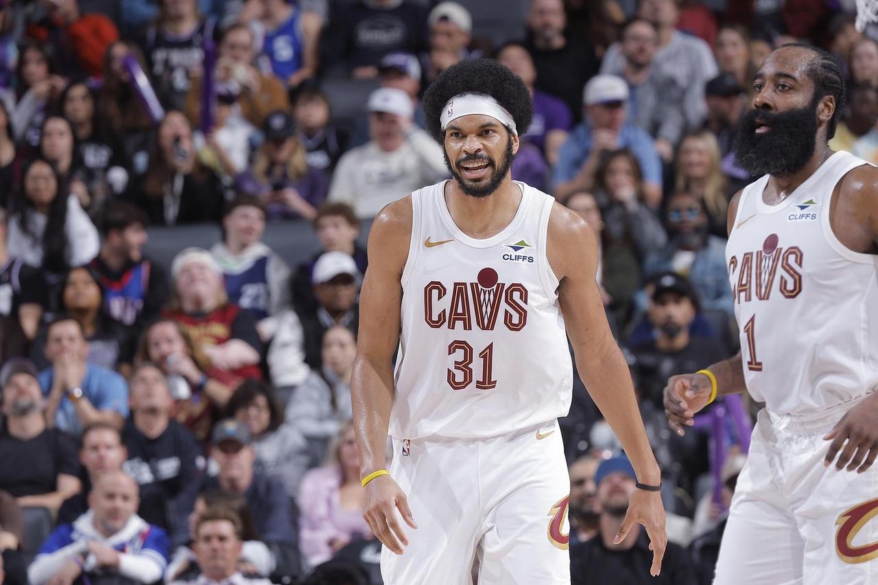 老登米都知道，如果最后时刻领先登哥就是停球磨时间到最后6秒才开始出手，不管进不进