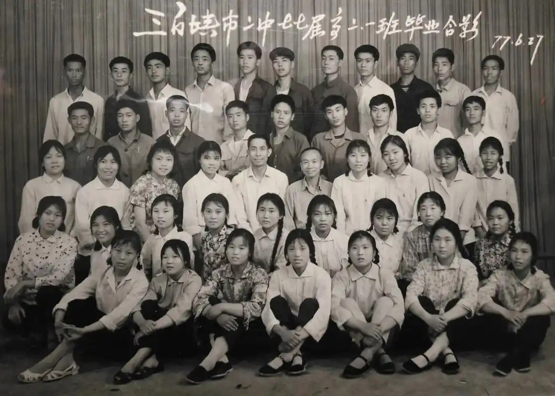 照片上这些人，应该已经退休有几年了吧。