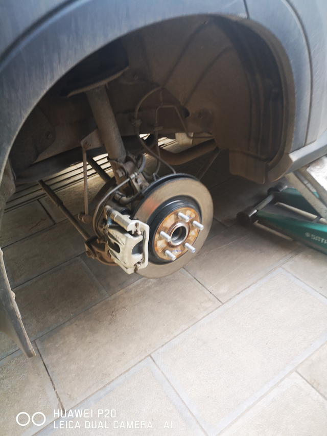 宋DMI有大坑购买入坑需谨慎今天胎漏气了。本来很正常的事。结果按BYD的方式进