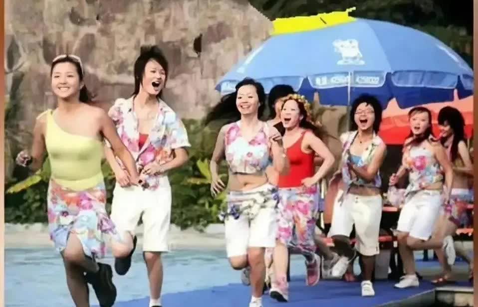 当年的“超女”，现在看起来好土[笑着哭]