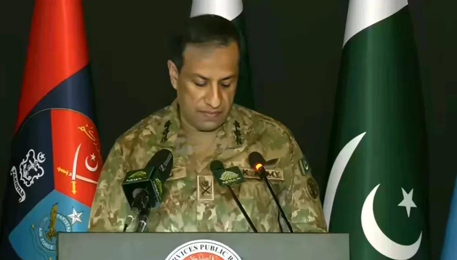 《黎明报》报道，巴基斯坦宣布再次向塔利班发动空袭。当地时间27日，巴基斯坦三