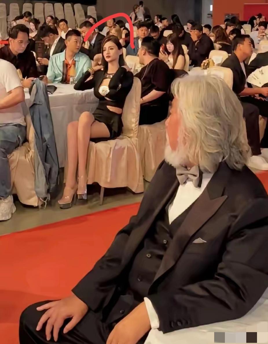 她长这么漂亮，身材又这么好，演了那么多电影，为啥就是火不起来呢？